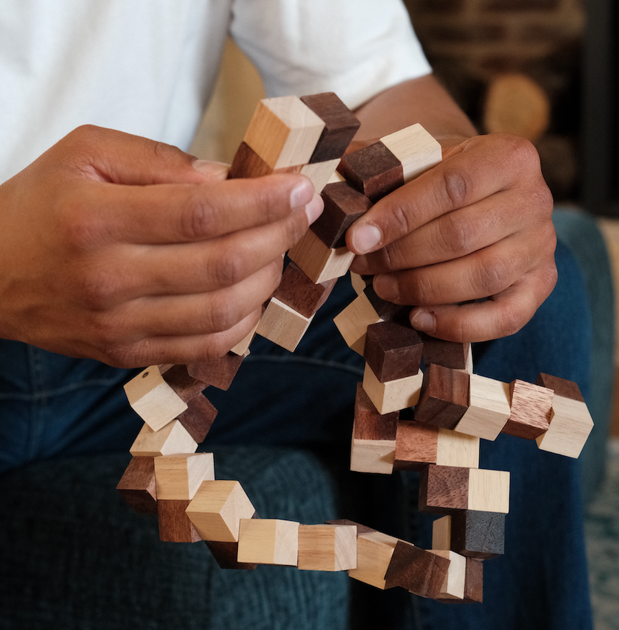 Offrir un casse-tête en bois : l'idée cadeau qui surprend vraiment