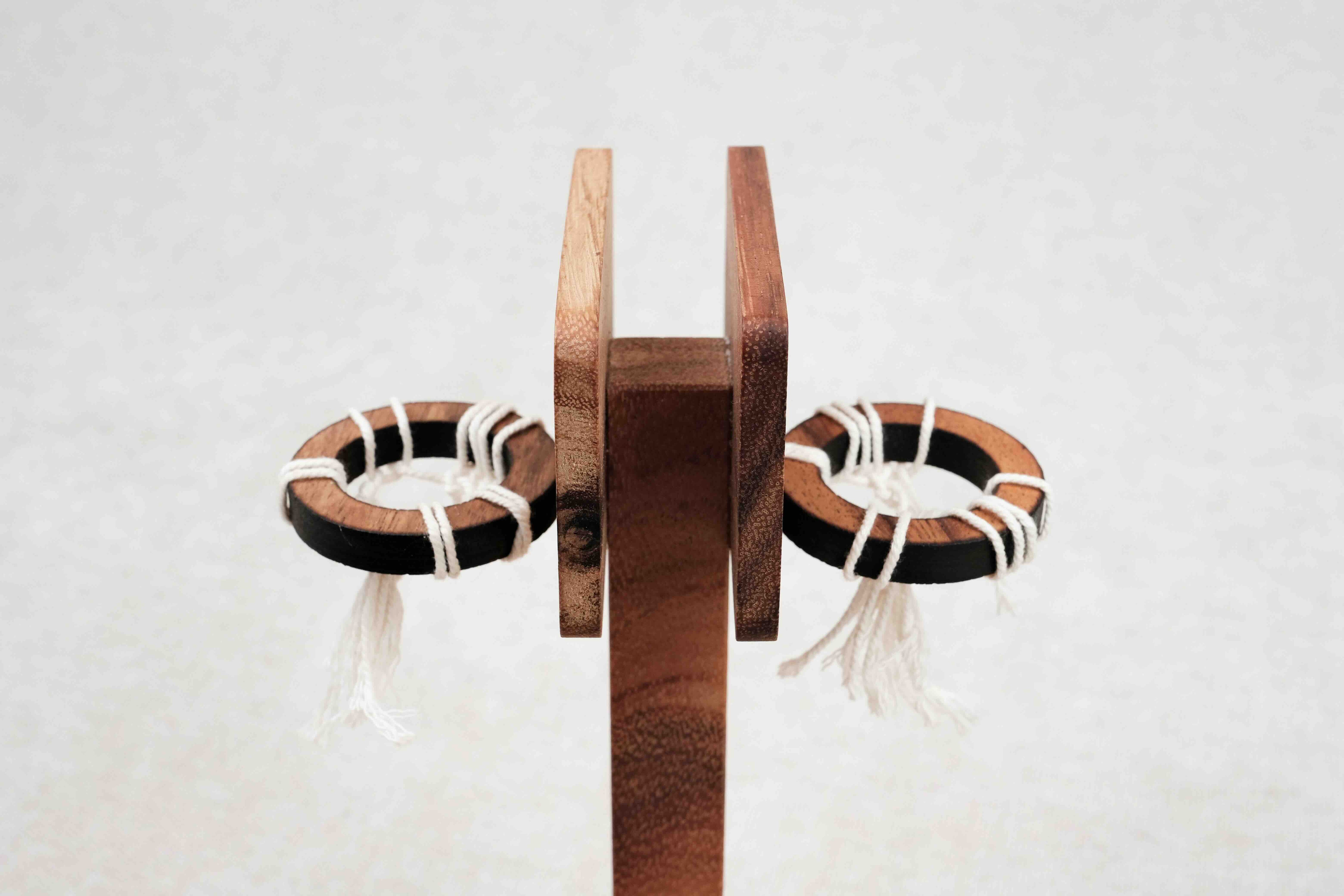 Jeu d’adresse Double Basket complet en bois avec ses deux paniers.