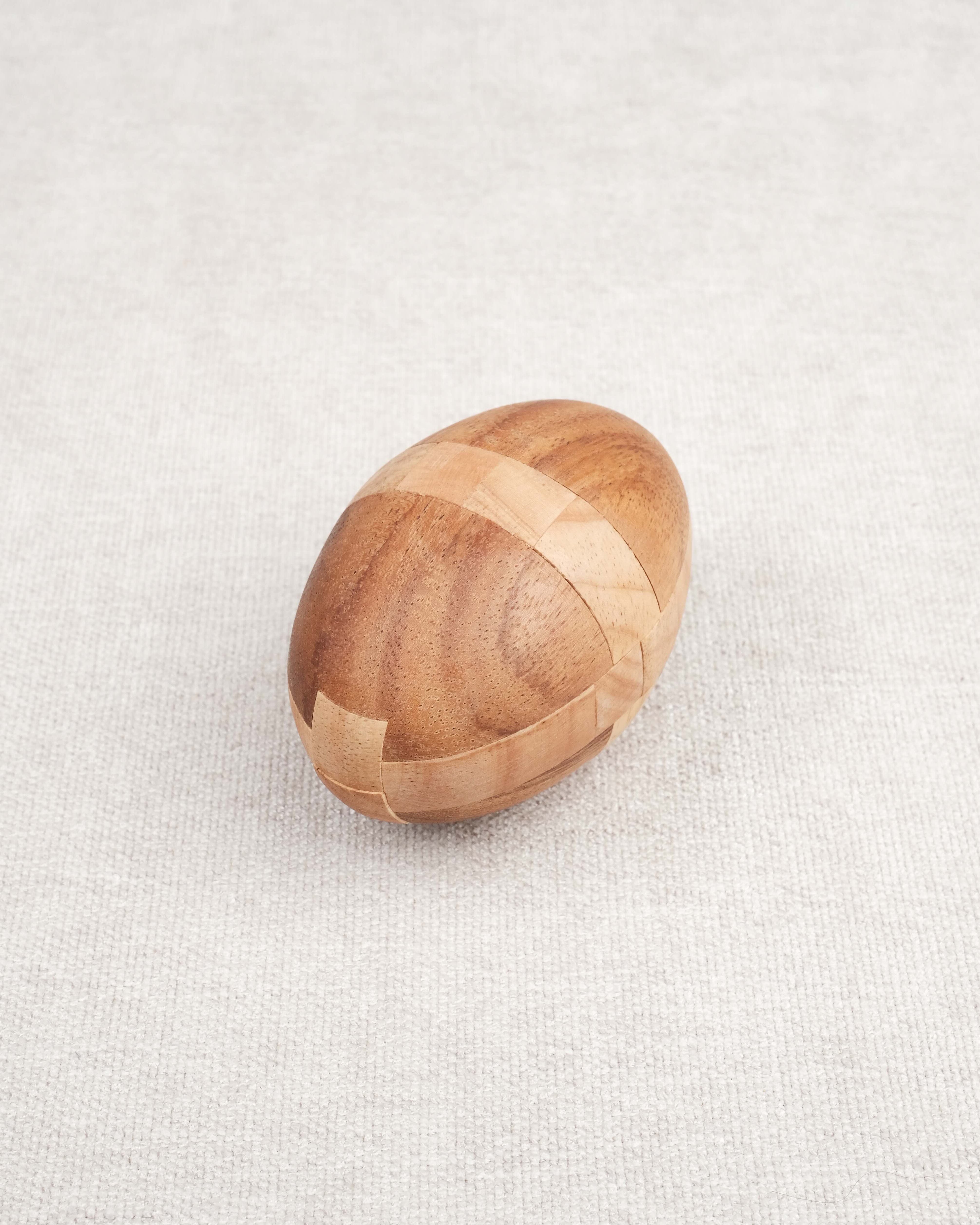 Vue principale : Casse-tête en bois Ballon de Rugby, modèle Deluxe taille M, à démonter et remonter.