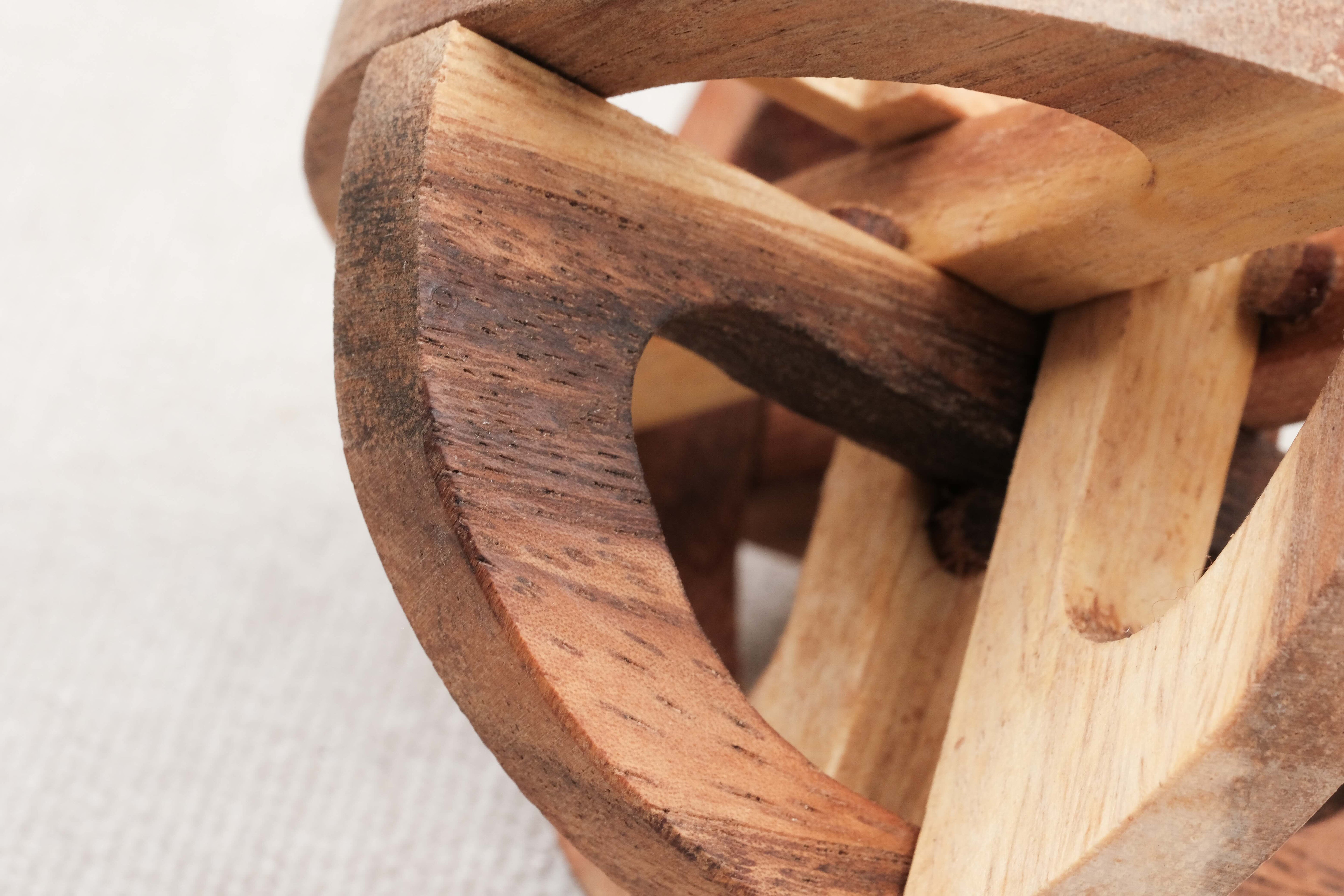 Casse-tête en bois La Sphère – détail des pièces imbriquées