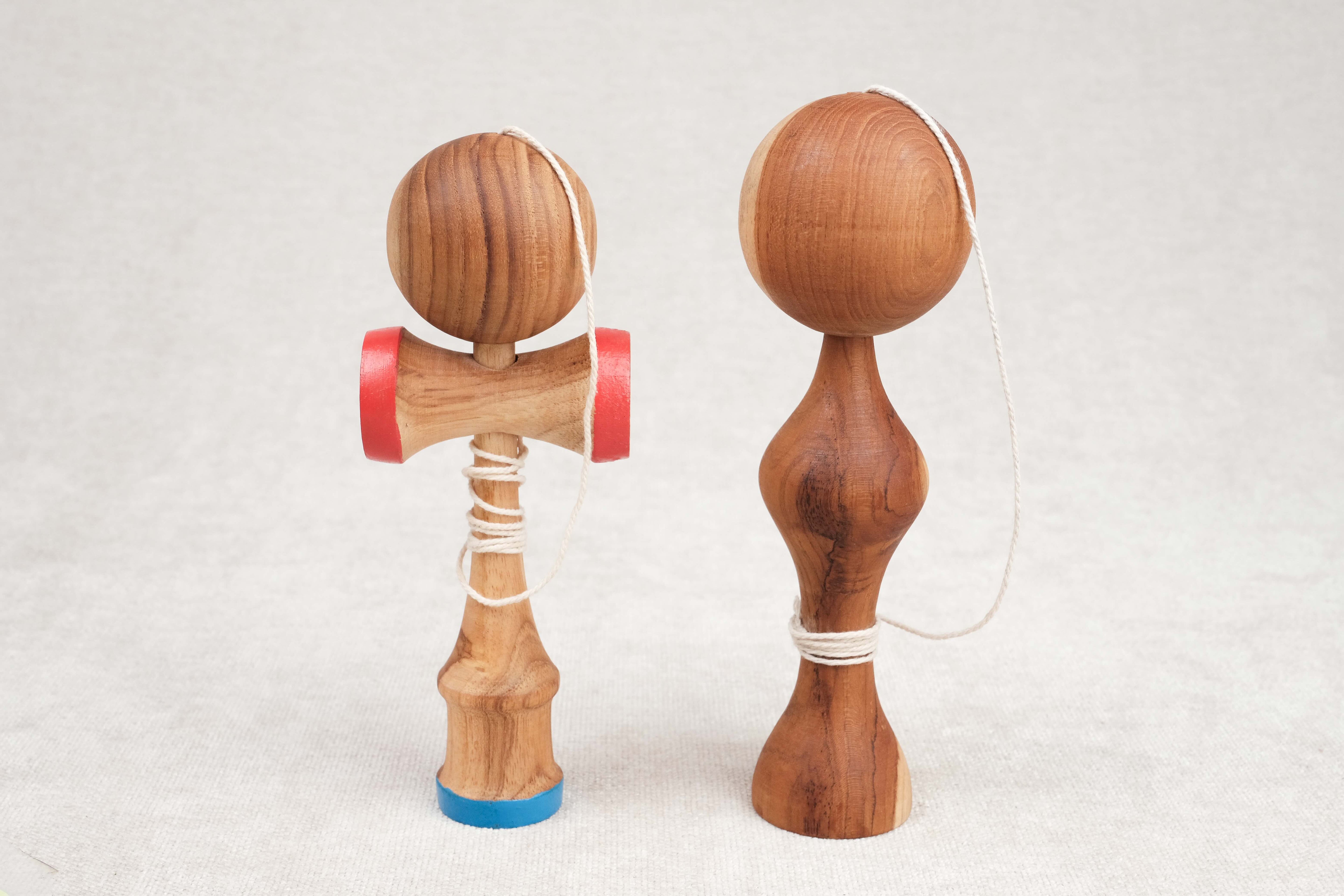 Comparatif entre bilboquet Kendama et bilboquet Goutte côte à côte