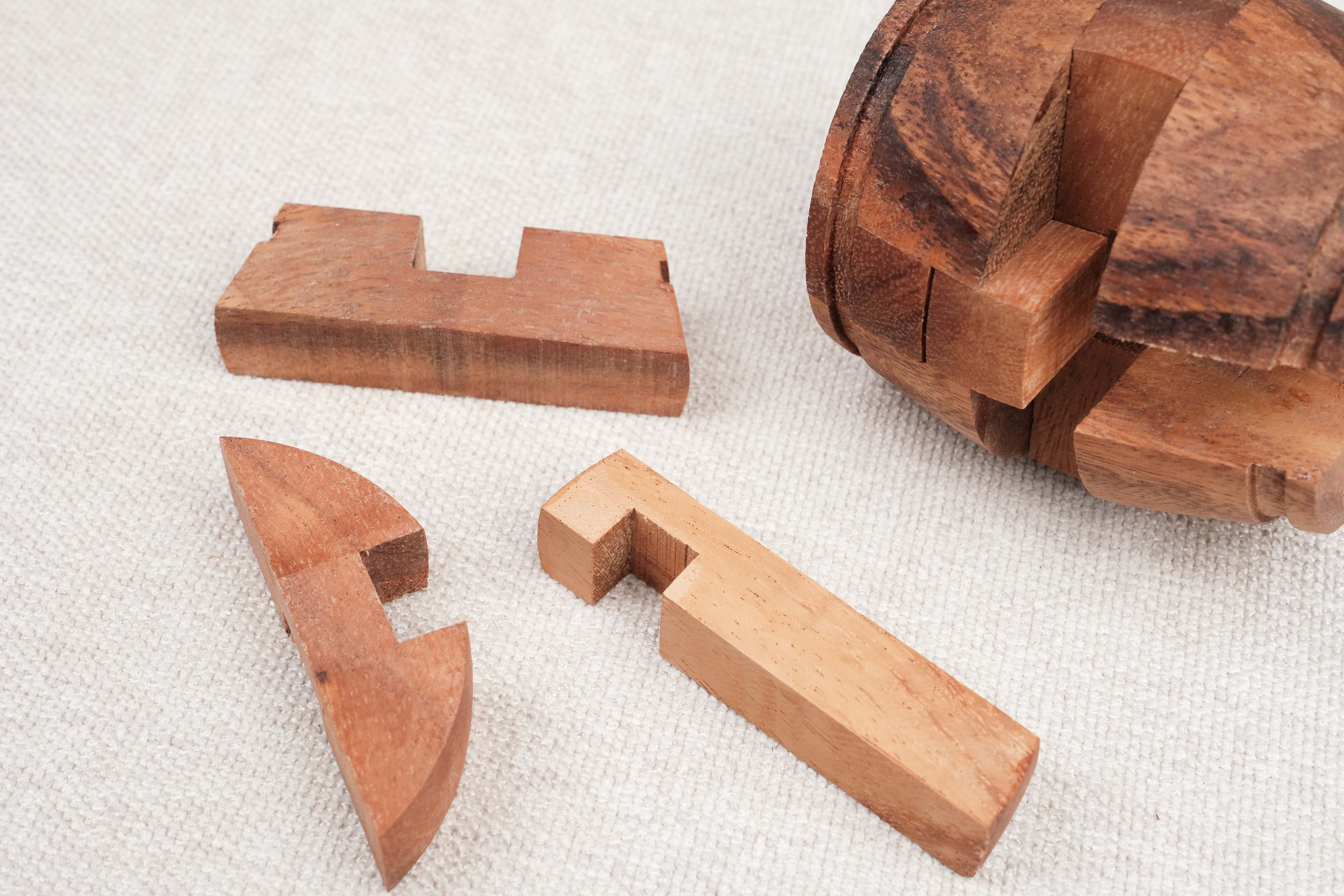 Casse-tête La Barrique – puzzle en bois démonté avec pièces séparées