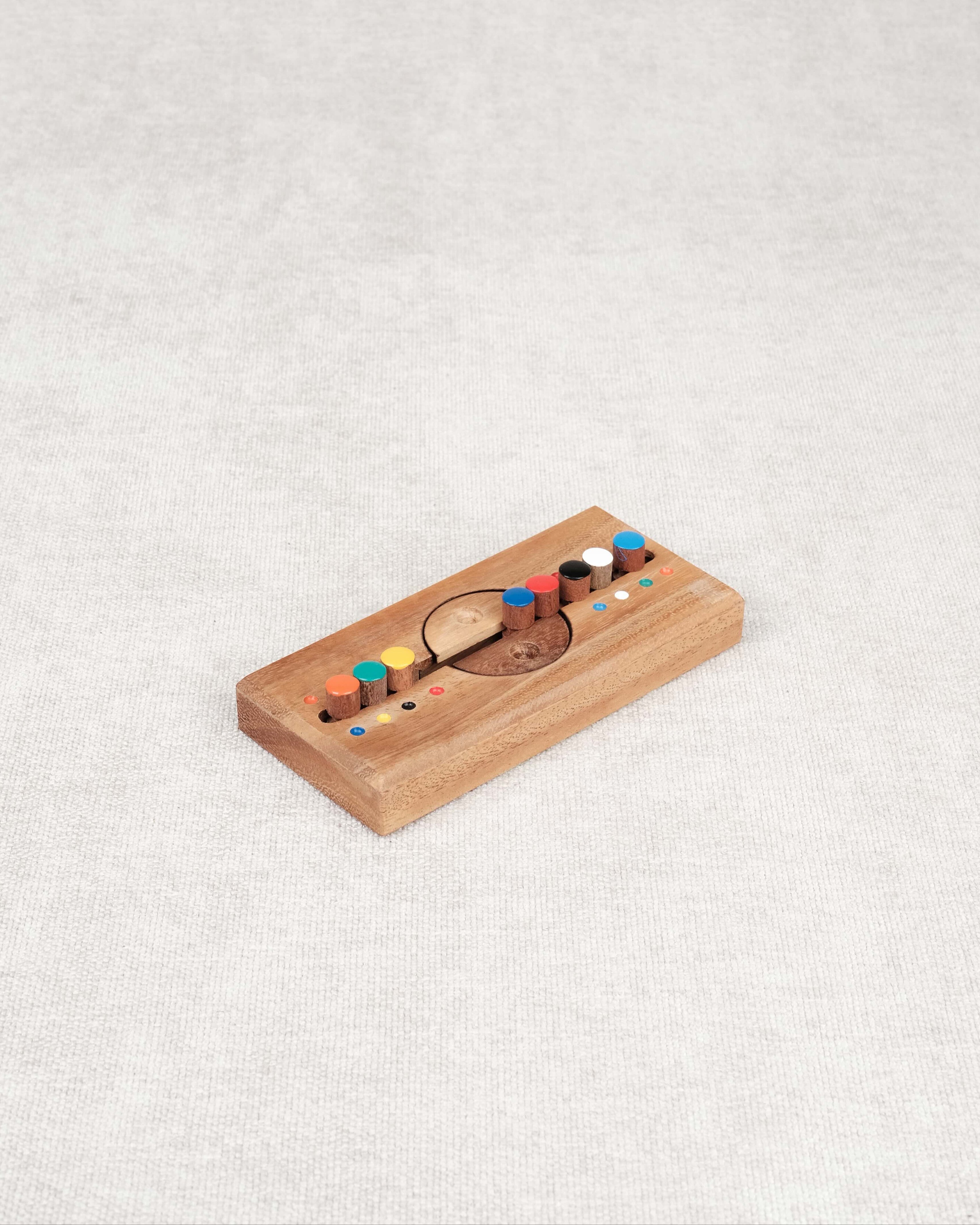 Casse-tête en bois Code Secret avec pions colorés pour enfants – Jeux Faugère