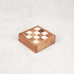 Casse-tête en bois Le Damier – coffret fermé avec damier bicolore