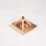 Photo du casse-tête La Grande Kheops entièrement reconstitué en forme de pyramide