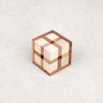 Image principale (produit assemblé) : Casse-tête en bois 24 Triangles – gamme “Ça se complique”