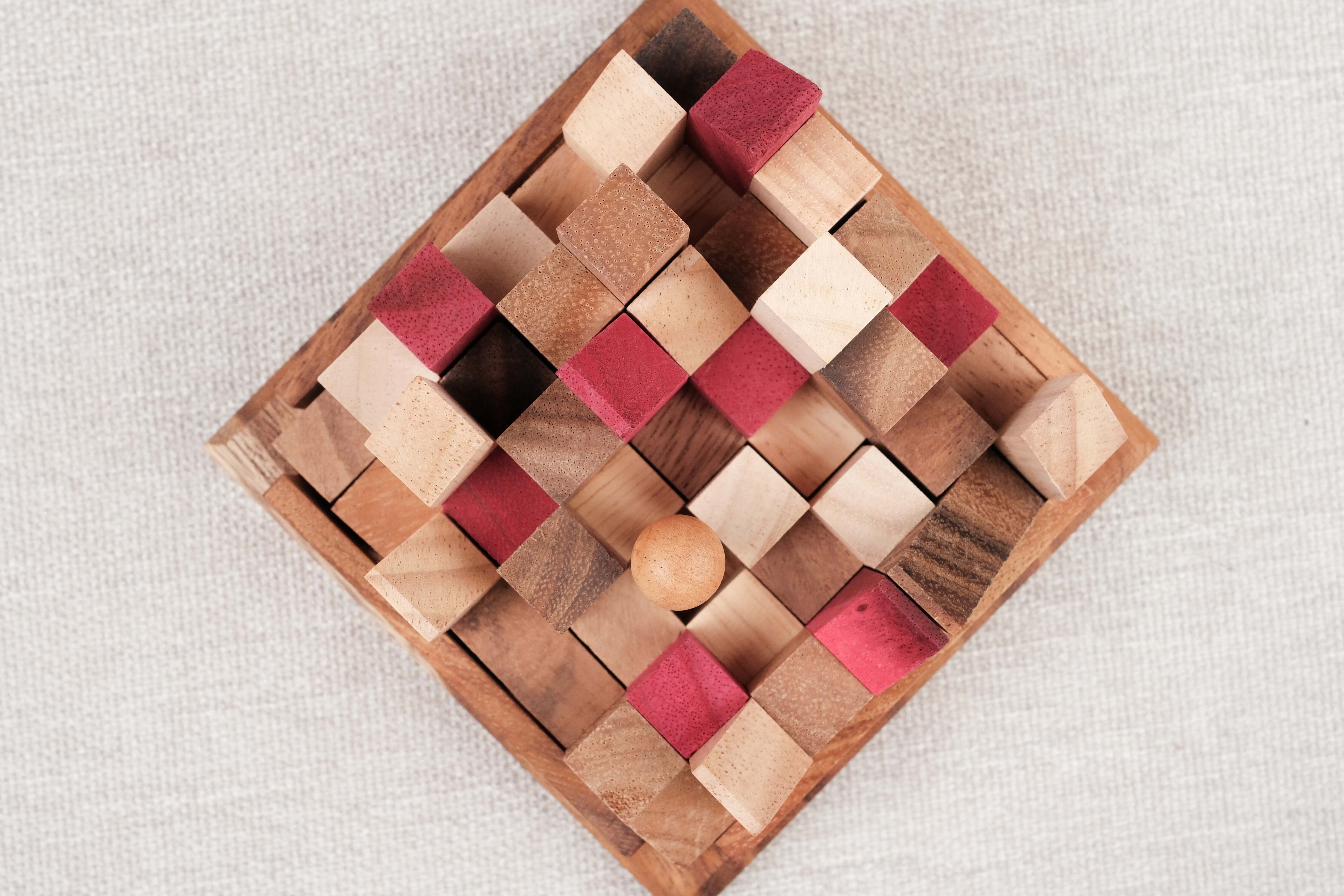 Casse-tête La Cité Infernale en bois vue du dessus – Jeu de logique et patience multi-combinaisons – Jeux Faugère