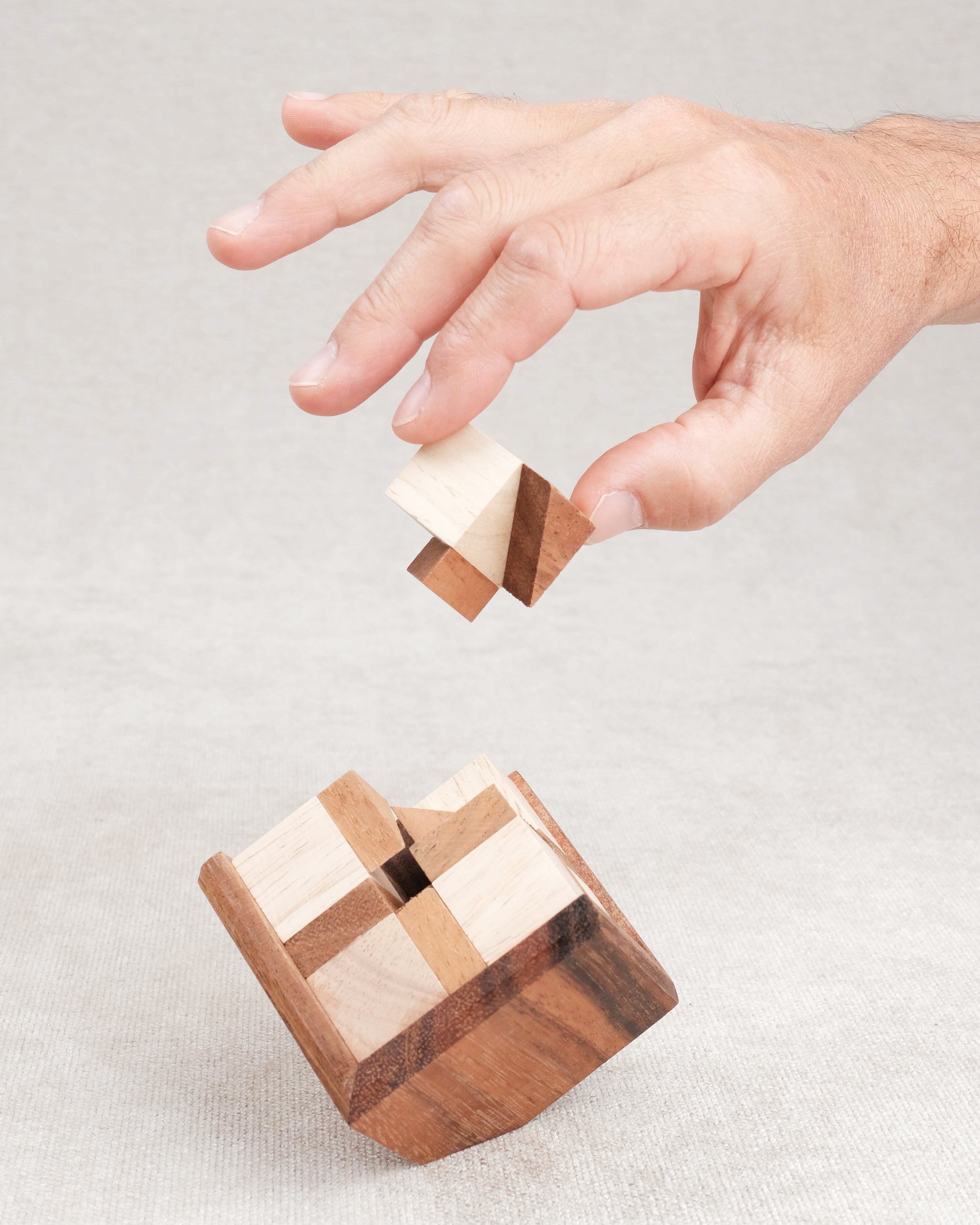 Produit démonté : 24 Triangles démonté – casse-tête bois niveau intermédiaire