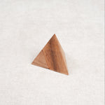 Mini casse-tête Pyramide en bois acacia – cube monté en 2 pièces.