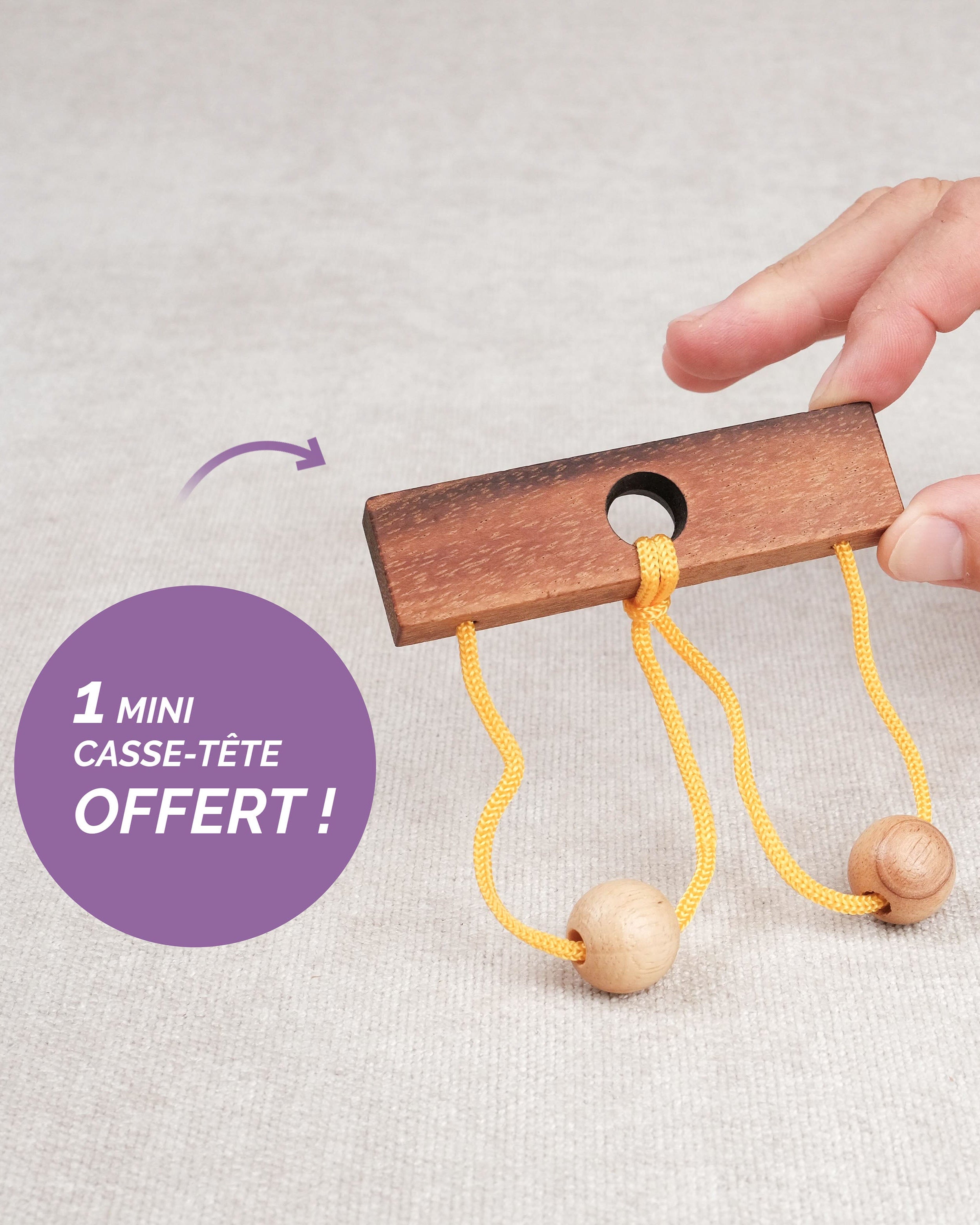 Mini casse-tête Roméo et Juliette en bois sur fond neutre