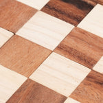 Puzzle en bois Le Damier – détail des carrés clairs et foncés du damier