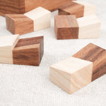 Casse-tête Le Damier – pièces cubiques en bois séparées hors du coffret