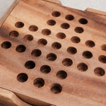 Plateau vide avec trous visibles