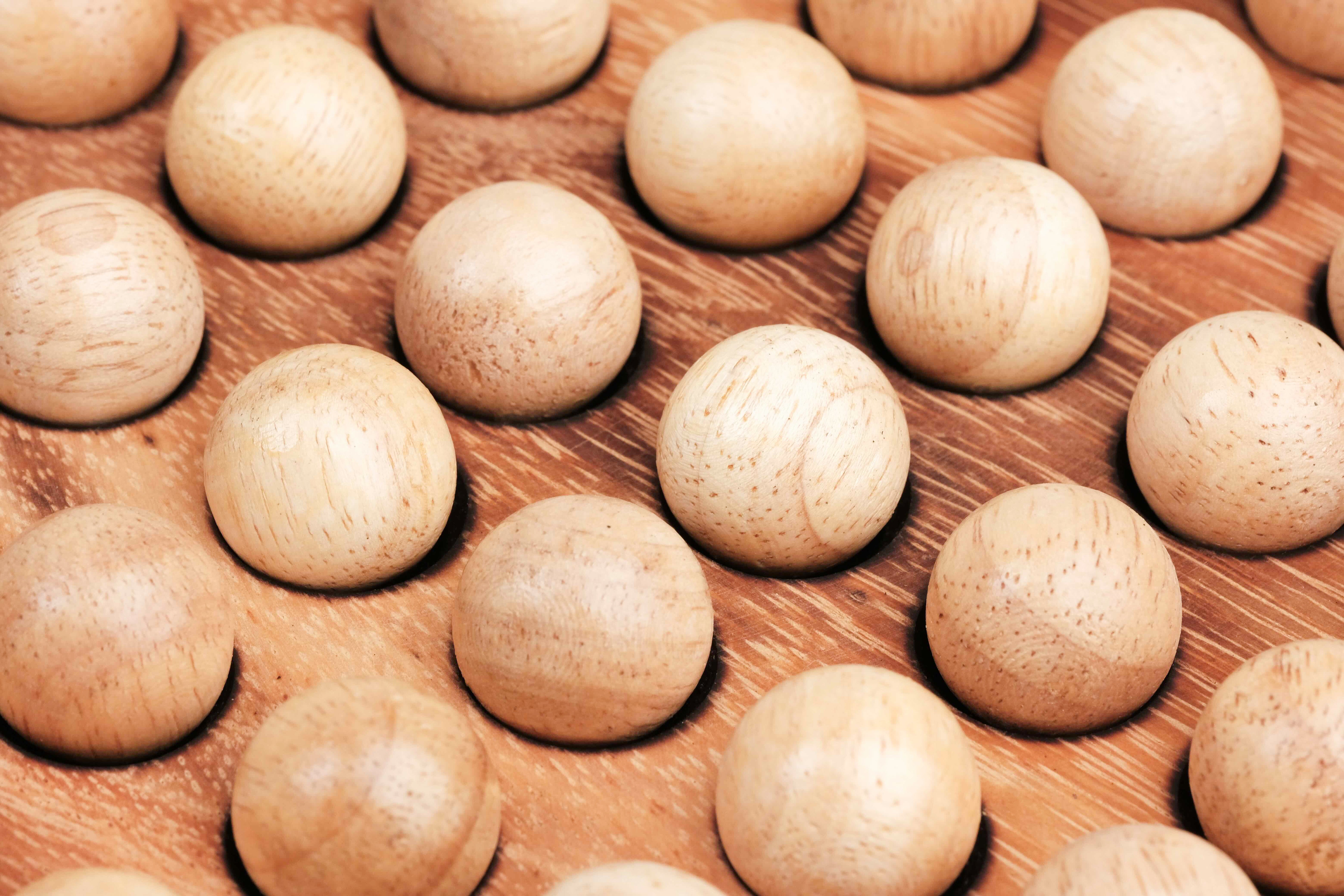 Zoom rapproché sur les pions sphériques