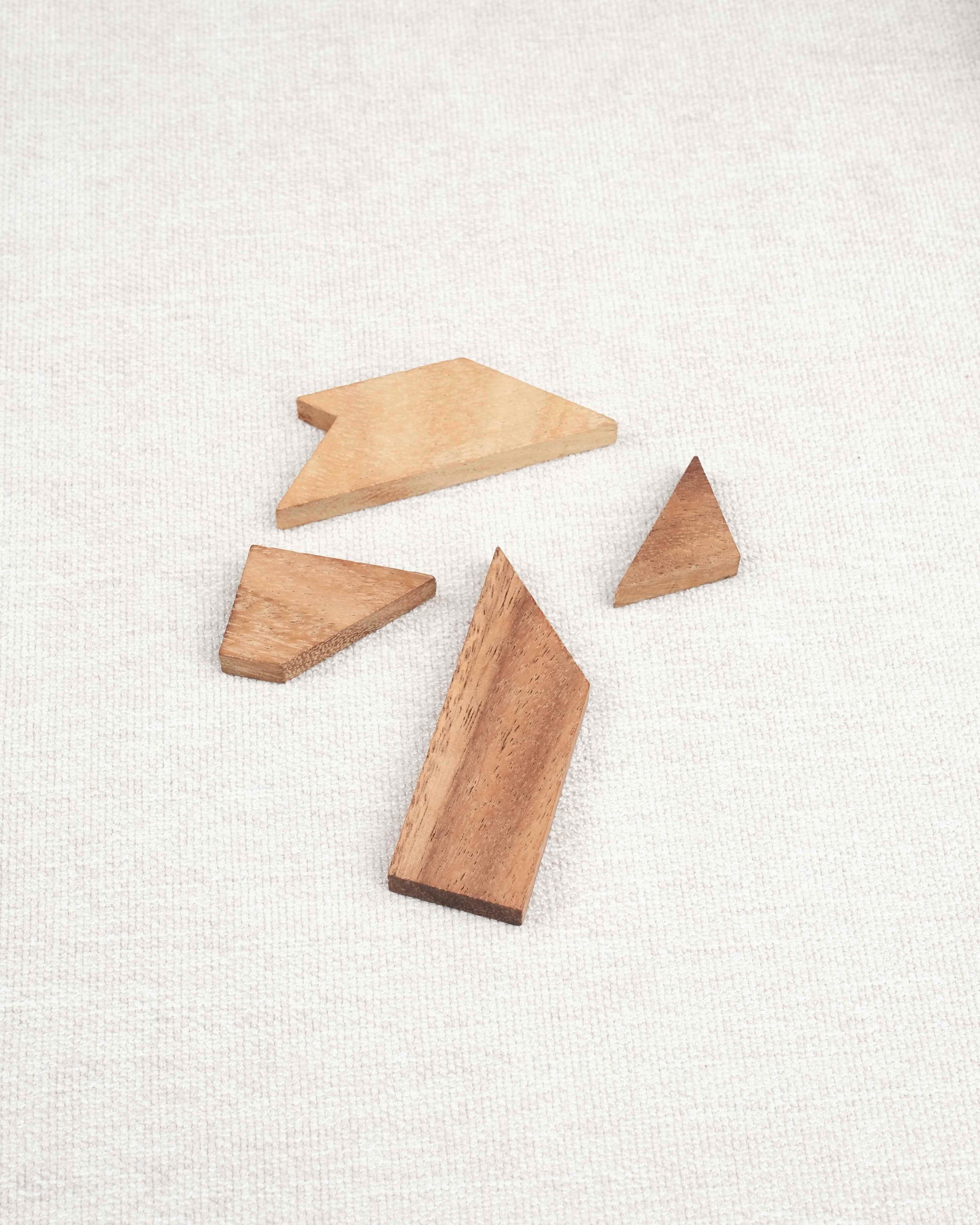 Pièces en bois du mini casse-tête Le T à assembler – Jeux Faugère