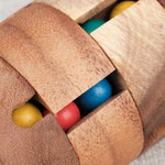 Gros plan des billes colorées du casse-tête REVOLVE – Jeux Faugère