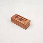 Coffret vu en perspective montrant sa forme compacte