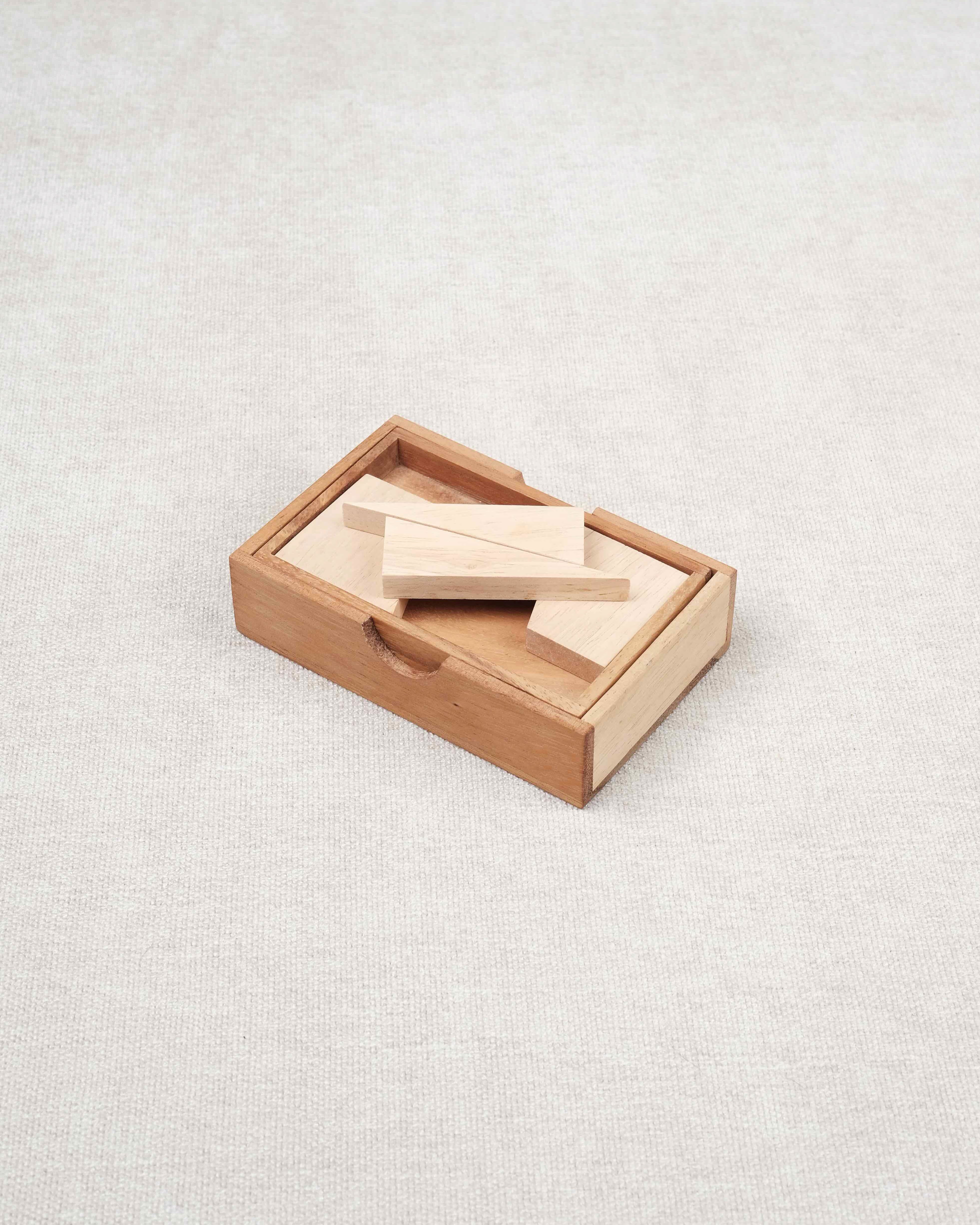 Casse-tête en bois Square dans sa boîte, puzzle multi-combinaisons.