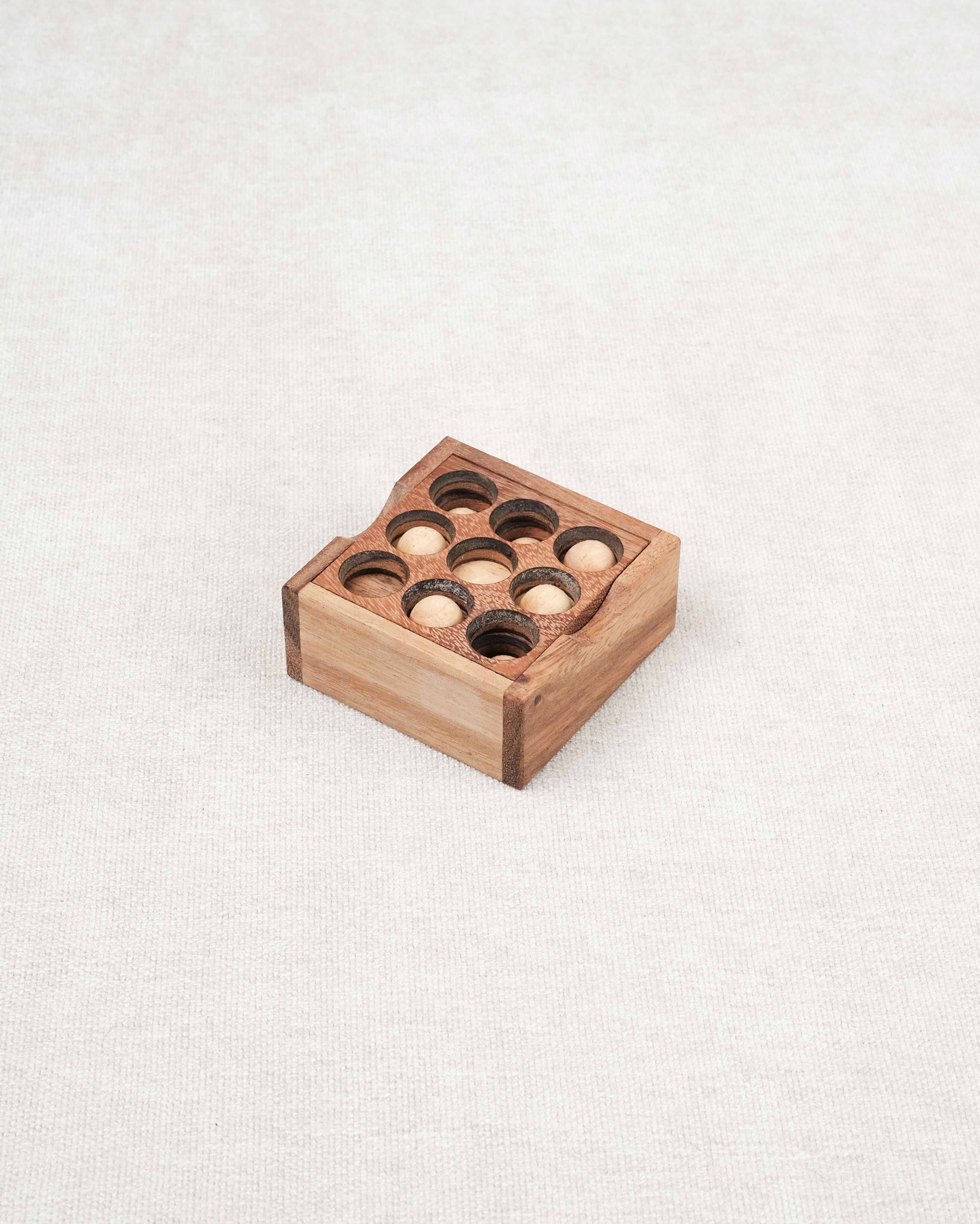Casse-tête en bois Easy Box fermé, jeu de logique avec billes en bois – Jeux Faugère