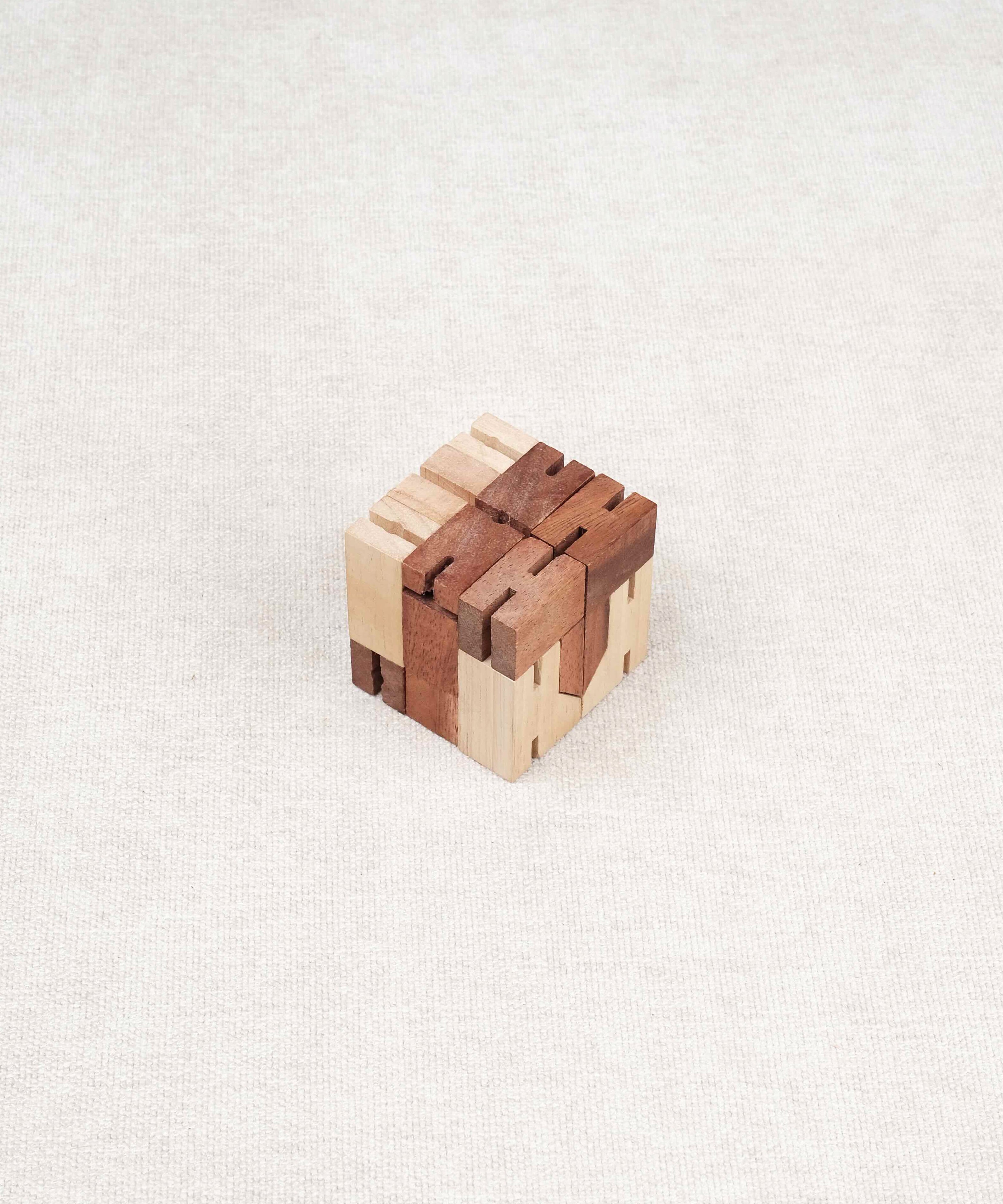 Robot puzzle 3D en bois transformable en cube