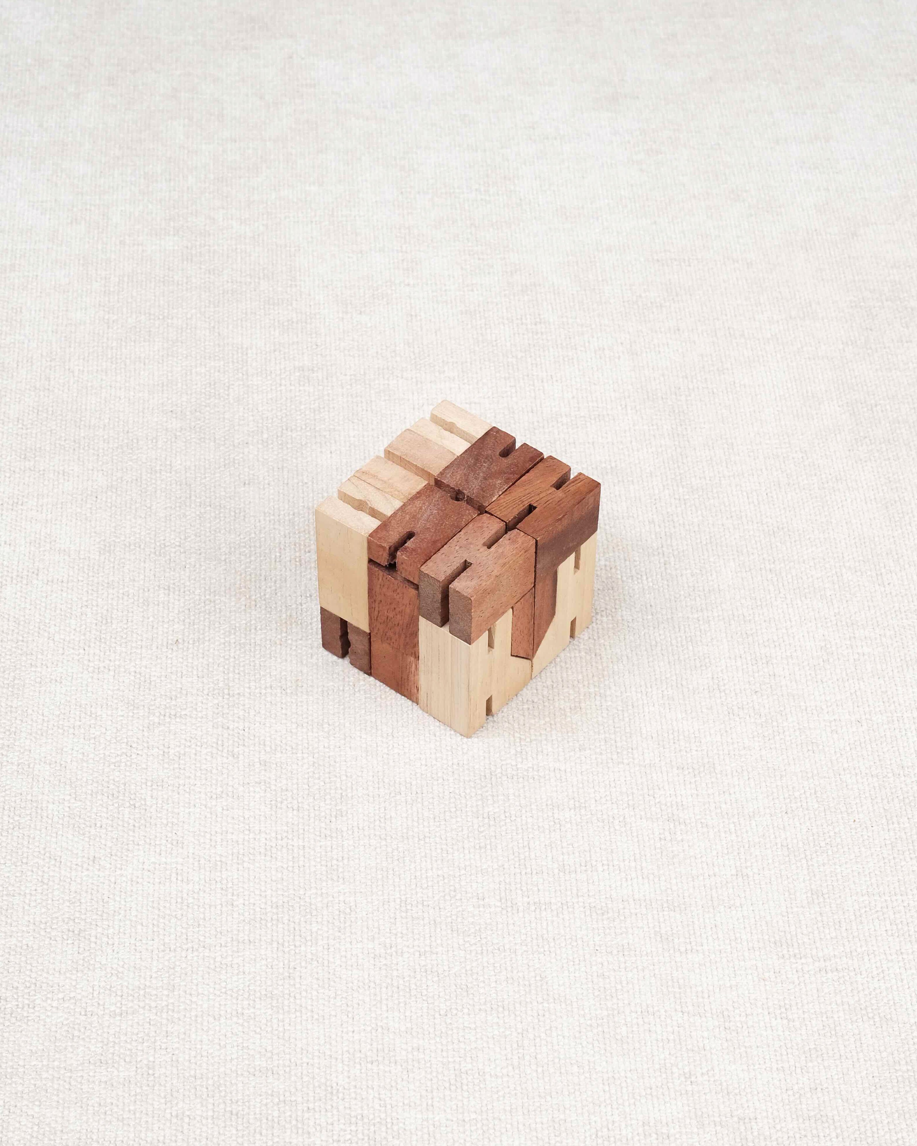 Robot puzzle 3D en bois transformable en cube