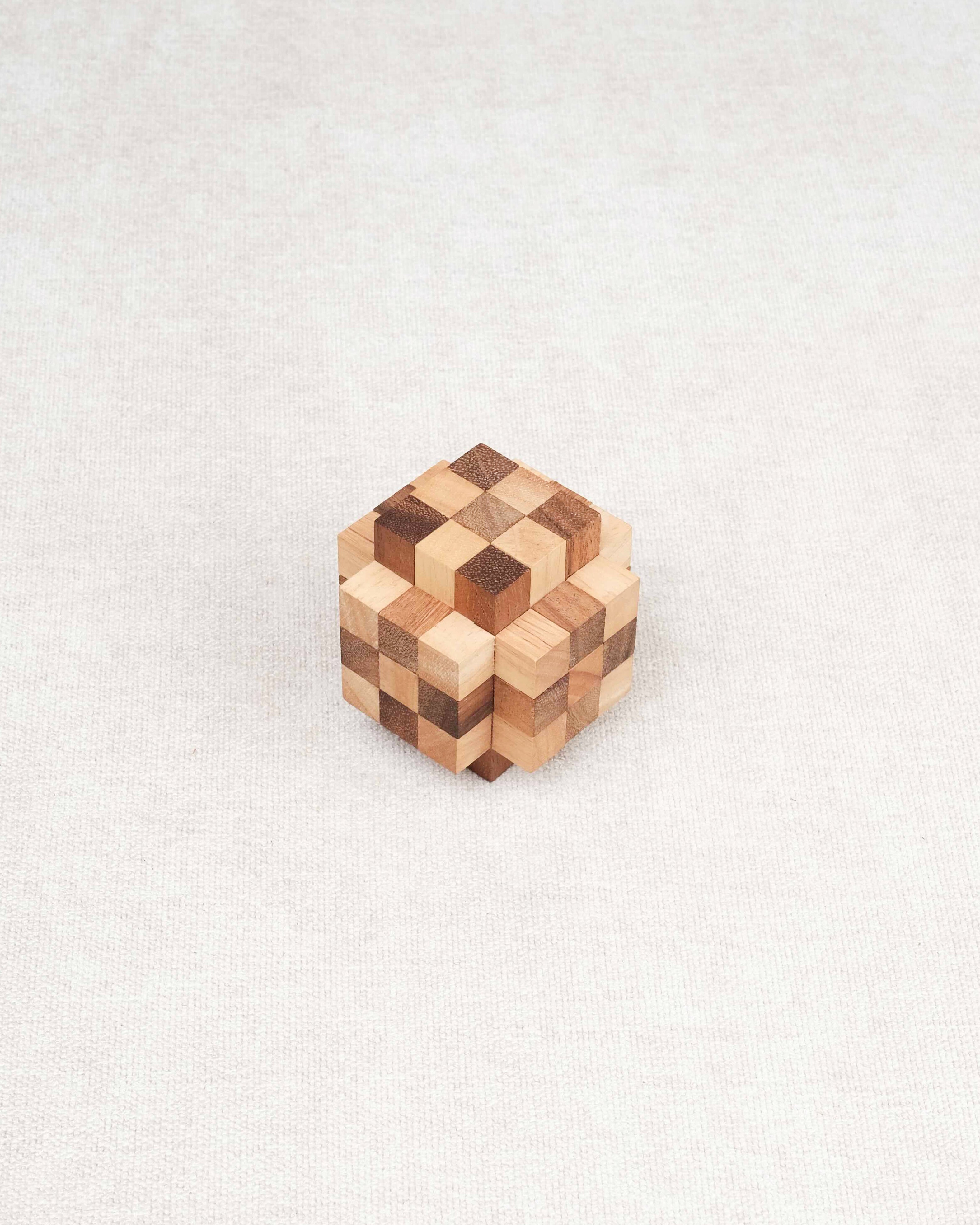 Casse-tête en bois Fonzo – cube puzzle 3D de 33 pièces à démonter et remonter
