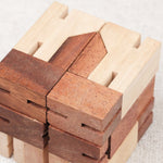 Détails du Cube casse-tête en bois clair et foncé