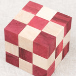 Cube Serpent rouge et naturel, vue rapprochée – Jeux Faugère