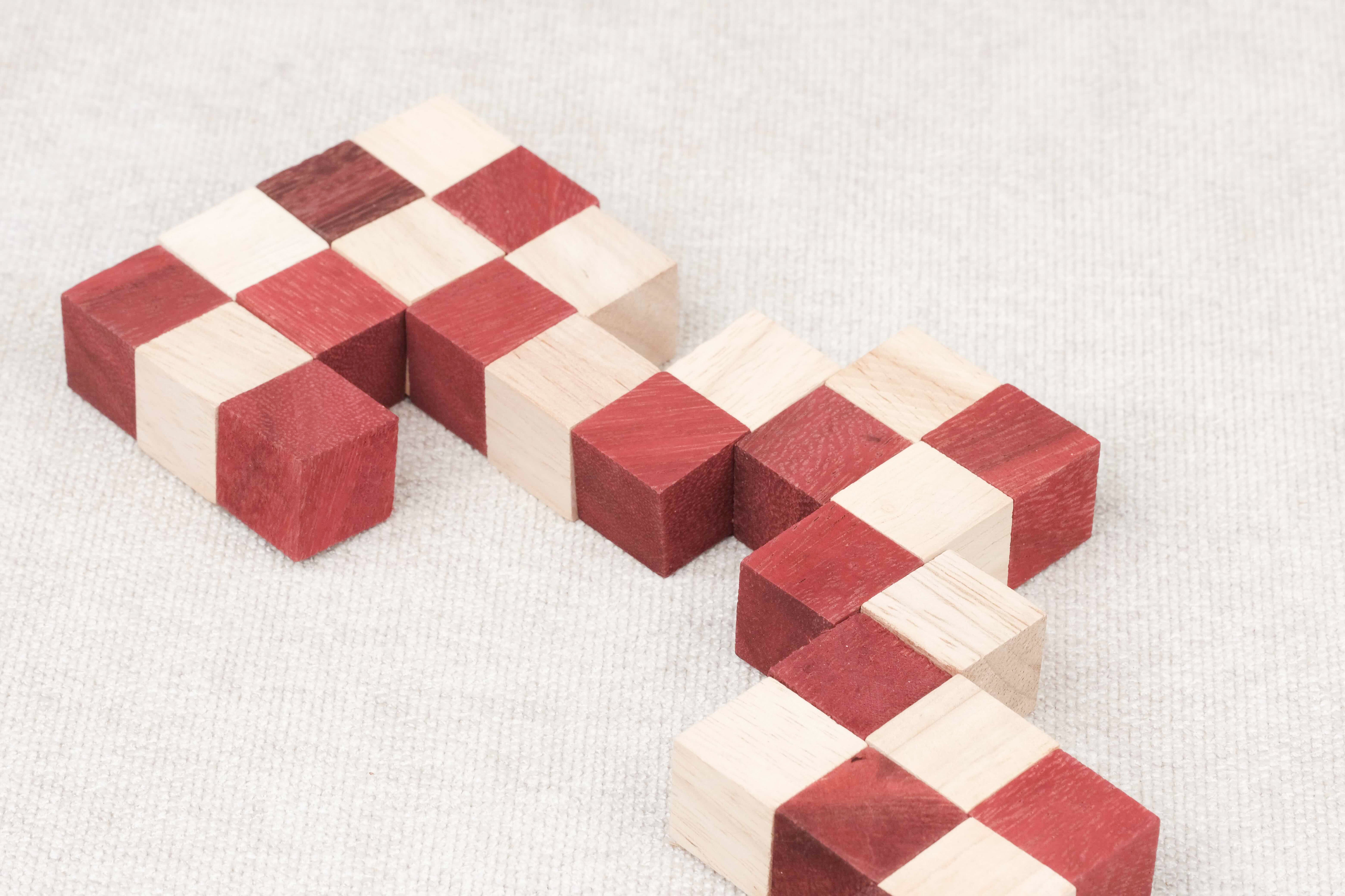 Cube Serpent rouge en bois déplié – Jeux Faugère