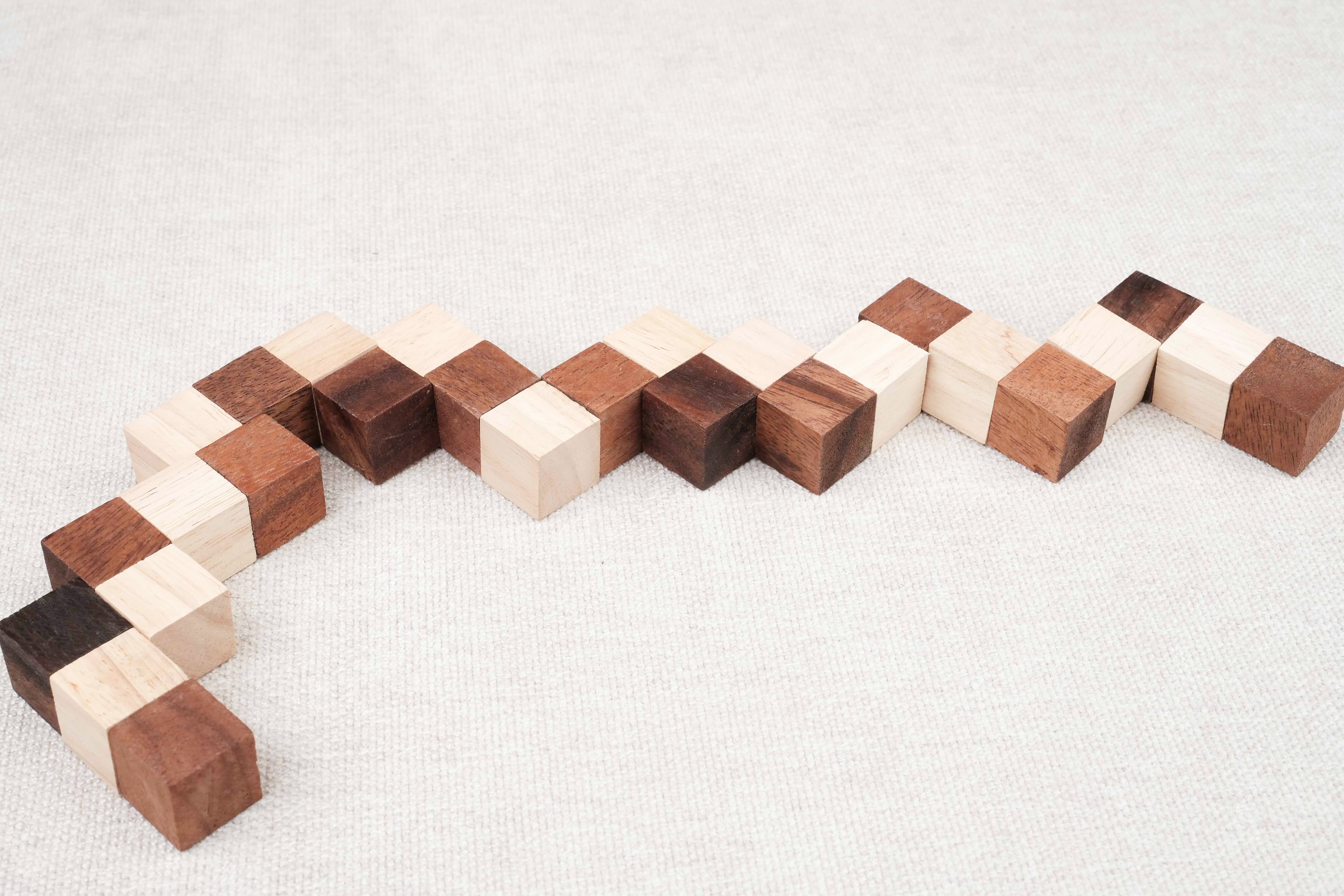 Cube Serpent marron déplié – Jeux Faugère