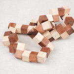 Double cubes démonter sur fond clair