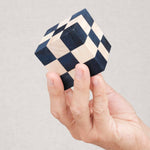 Casse-tête Cube serpent bleu en bois – puzzle à replier tenu en main