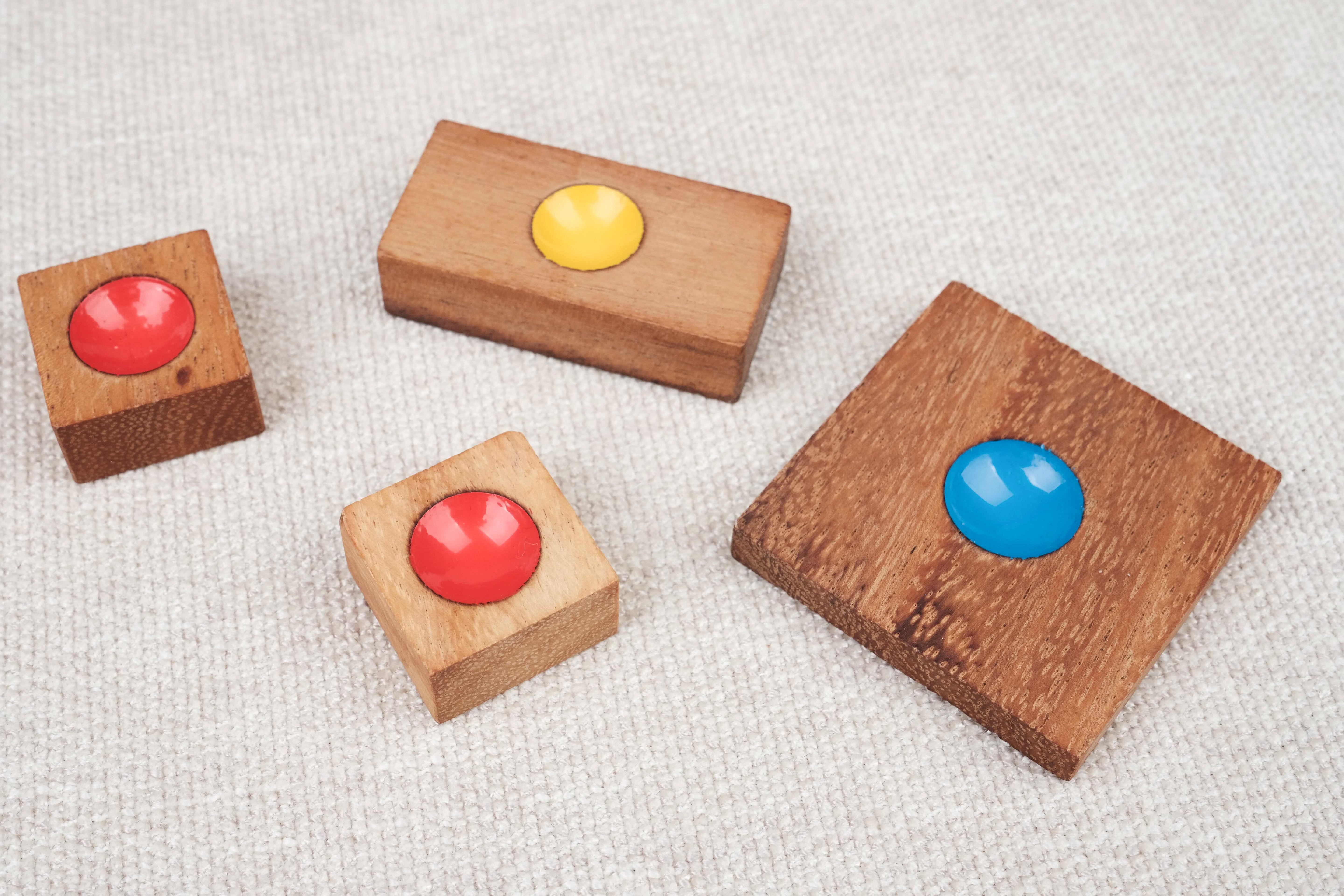 Éléments du casse-tête en bois L’Âne rouge – L – Puzzle coulissant Jeux Faugère