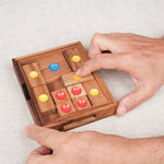 Casse-tête L’Âne rouge L en bois avec mains qui font coulissent les pièces