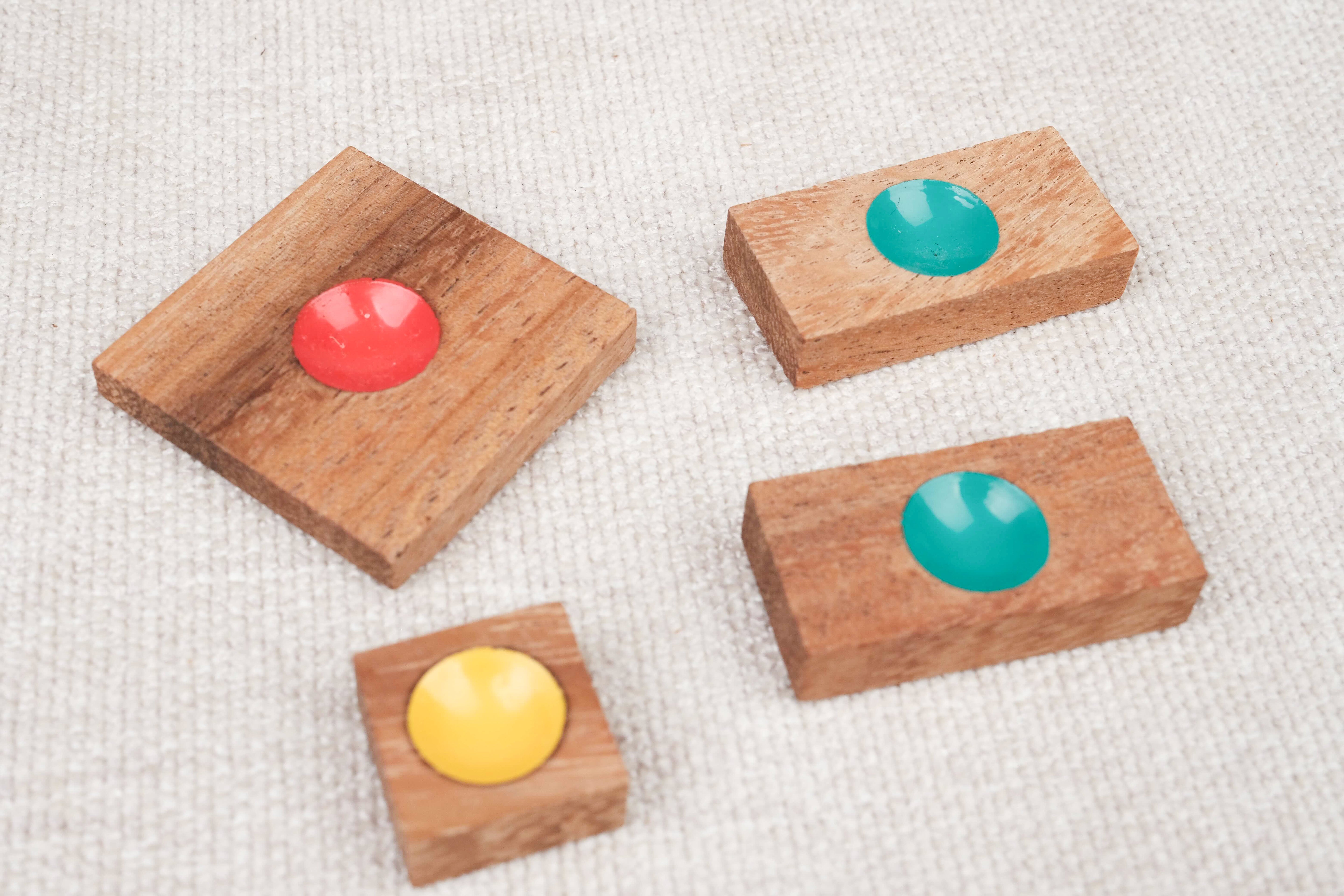 Éléments du casse-tête en bois L’Âne rouge – M – Puzzle coulissant Jeux Faugère