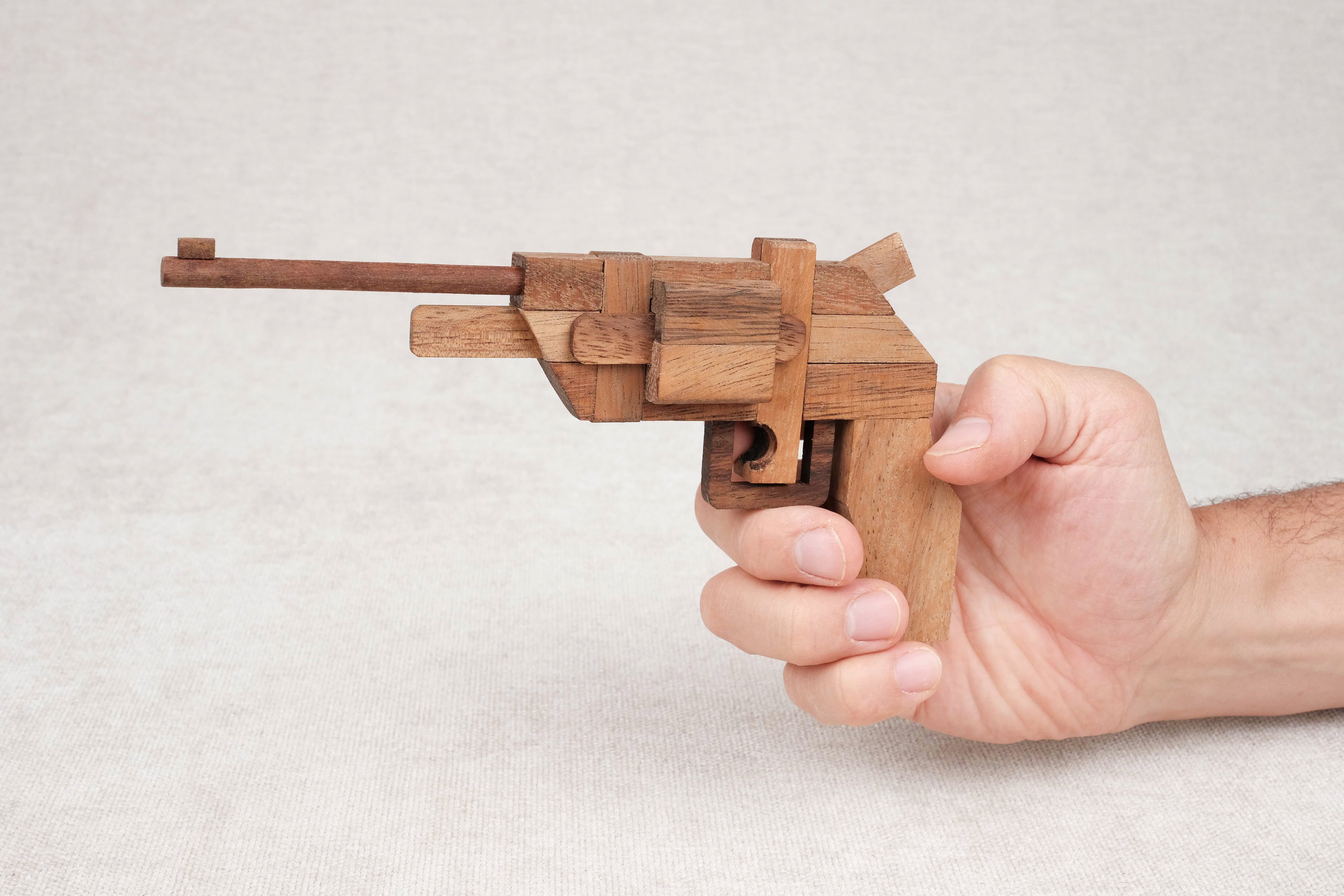 Casse-tête en bois Le Pistolet – jouet éducatif à démonter et remonter dès 6 ans