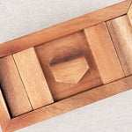 Tirelire en bois fermée vue du dessus