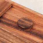 Détail du bouton et des finitions du bois