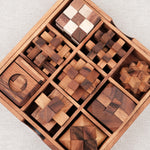 Vue du coffret ouvert avec les 9 compartiments