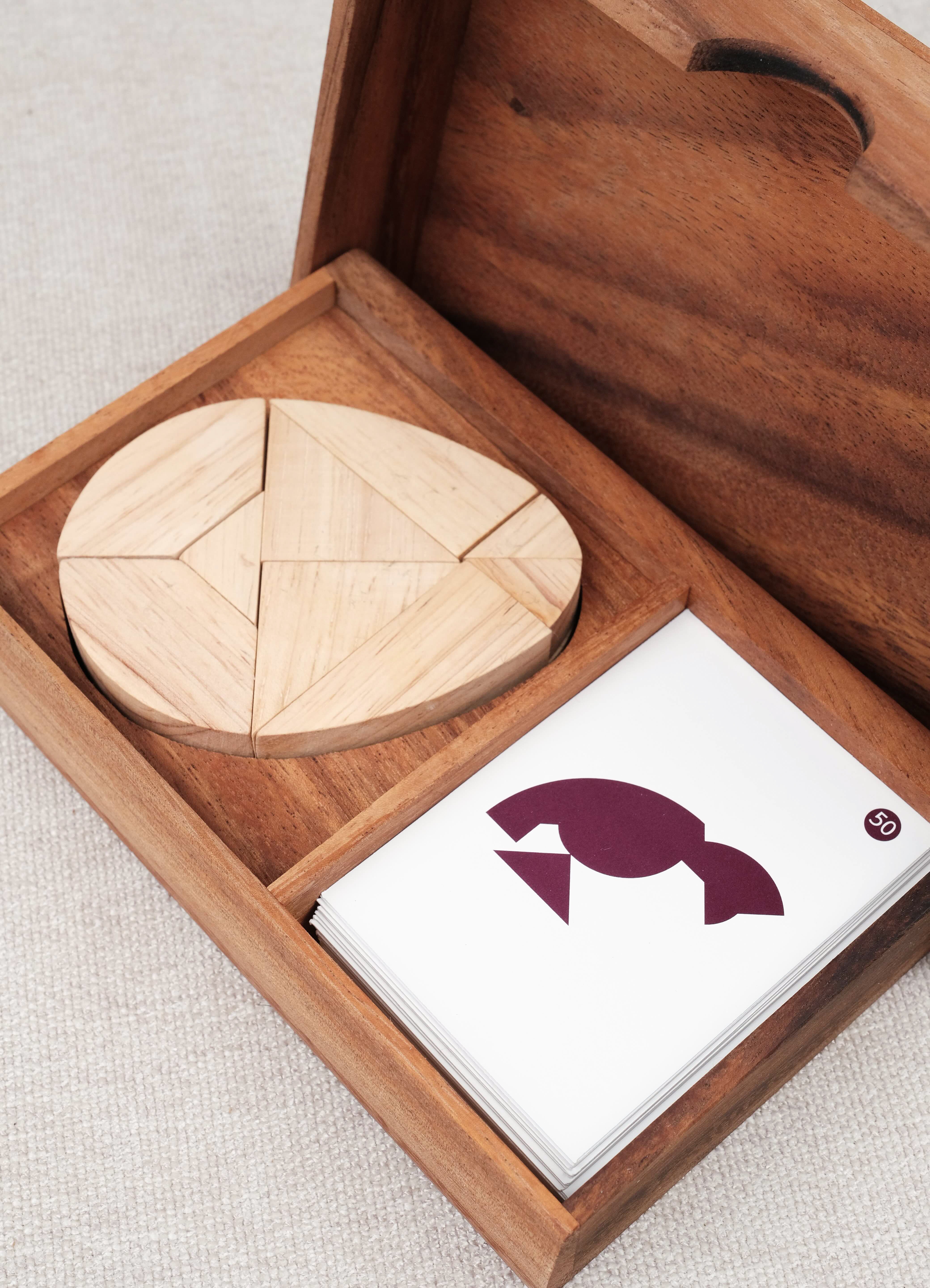 Tangrams œuf en bois rangés dans le coffret avec cartes – Double Tangram Œuf Jeux Faugère