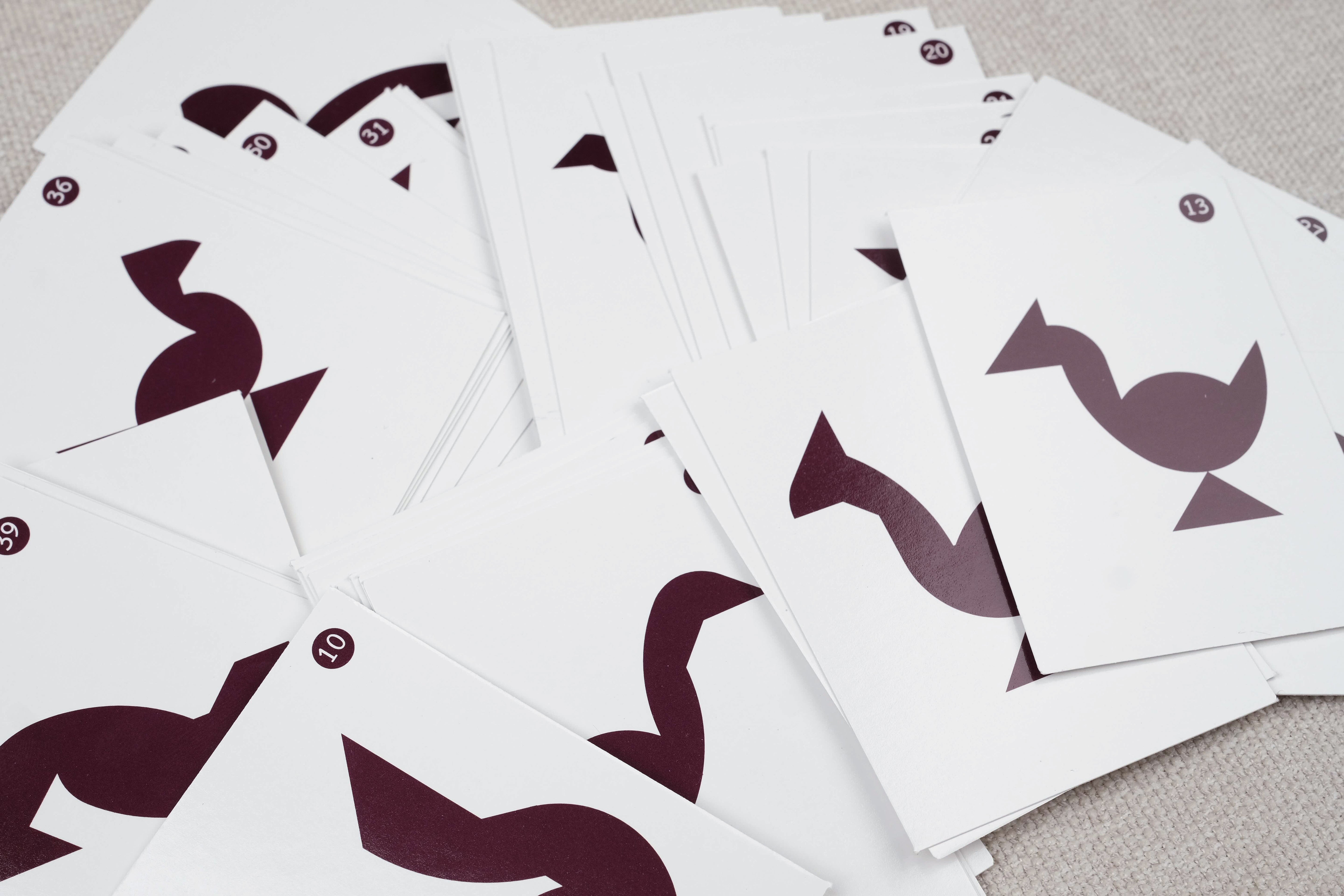 Tangrams œuf en bois rangés dans le coffret avec cartes – Double Tangram Œuf Jeux Faugère