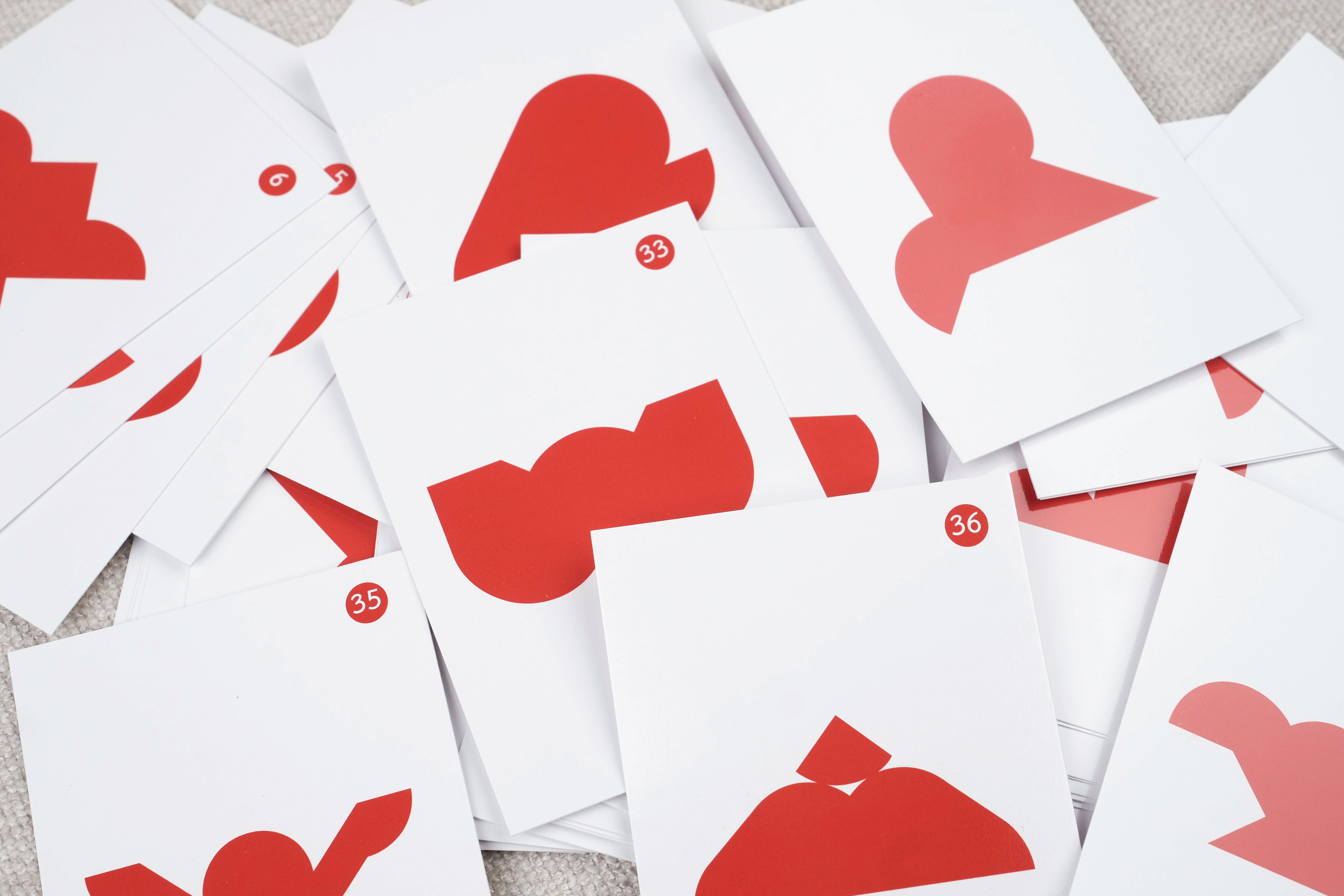 Cartes défis illustrées avec différentes formes rouges – Double Tangram Cœur Jeux Faugère