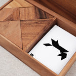 Détail du coffret en bois Double Tangram avec cartes silhouettes