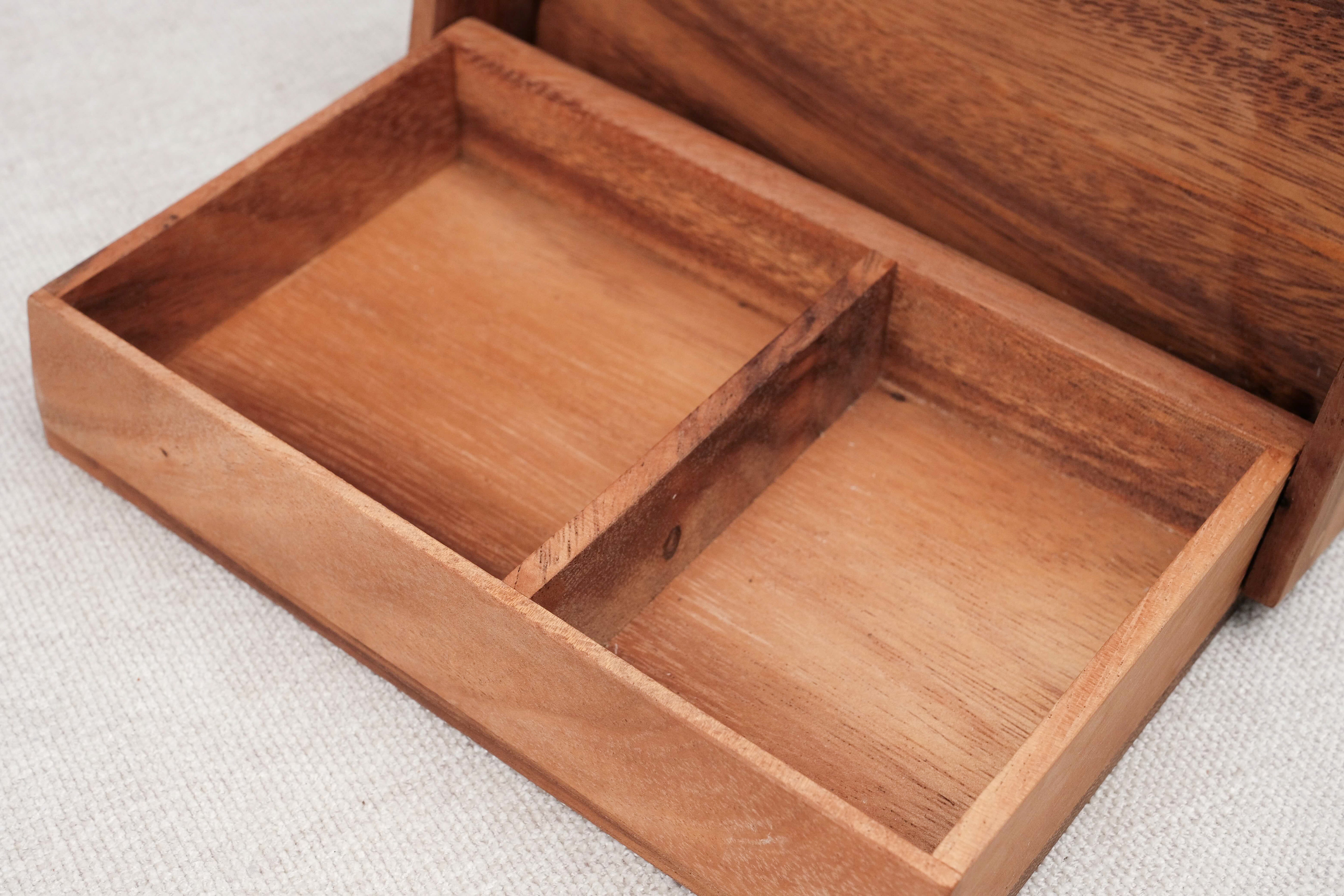 Coffret en bois vide avec emplacement pour les tangrams – Double Tangram Jeux Faugère