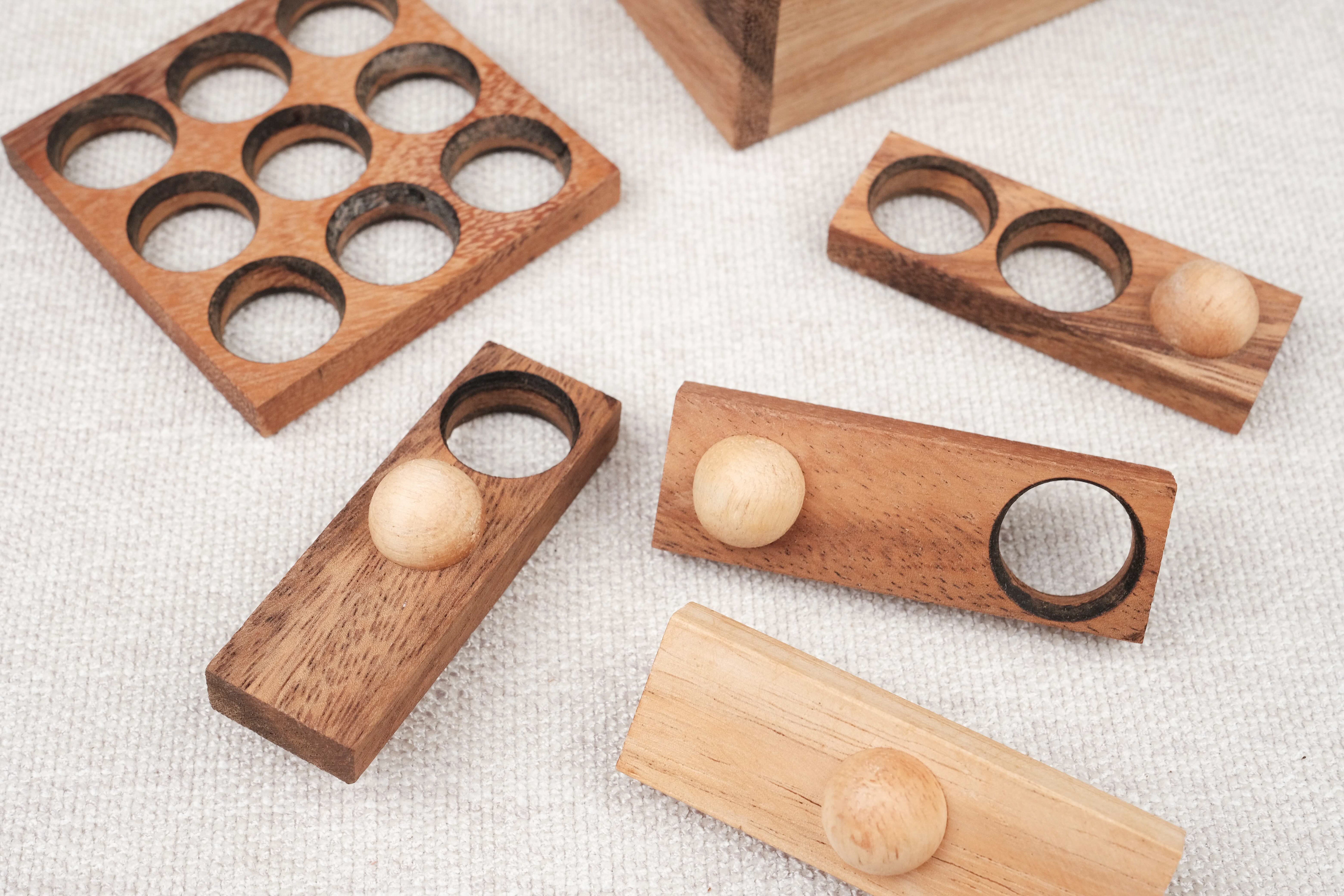 Casse-tête Easy Box en bois démonté avec ses pièces et billes, puzzle logique pour enfants et adultes – Jeux Faugère