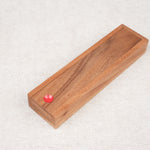 Coffret refermé en bois d’acacia pour ranger le Mikado.