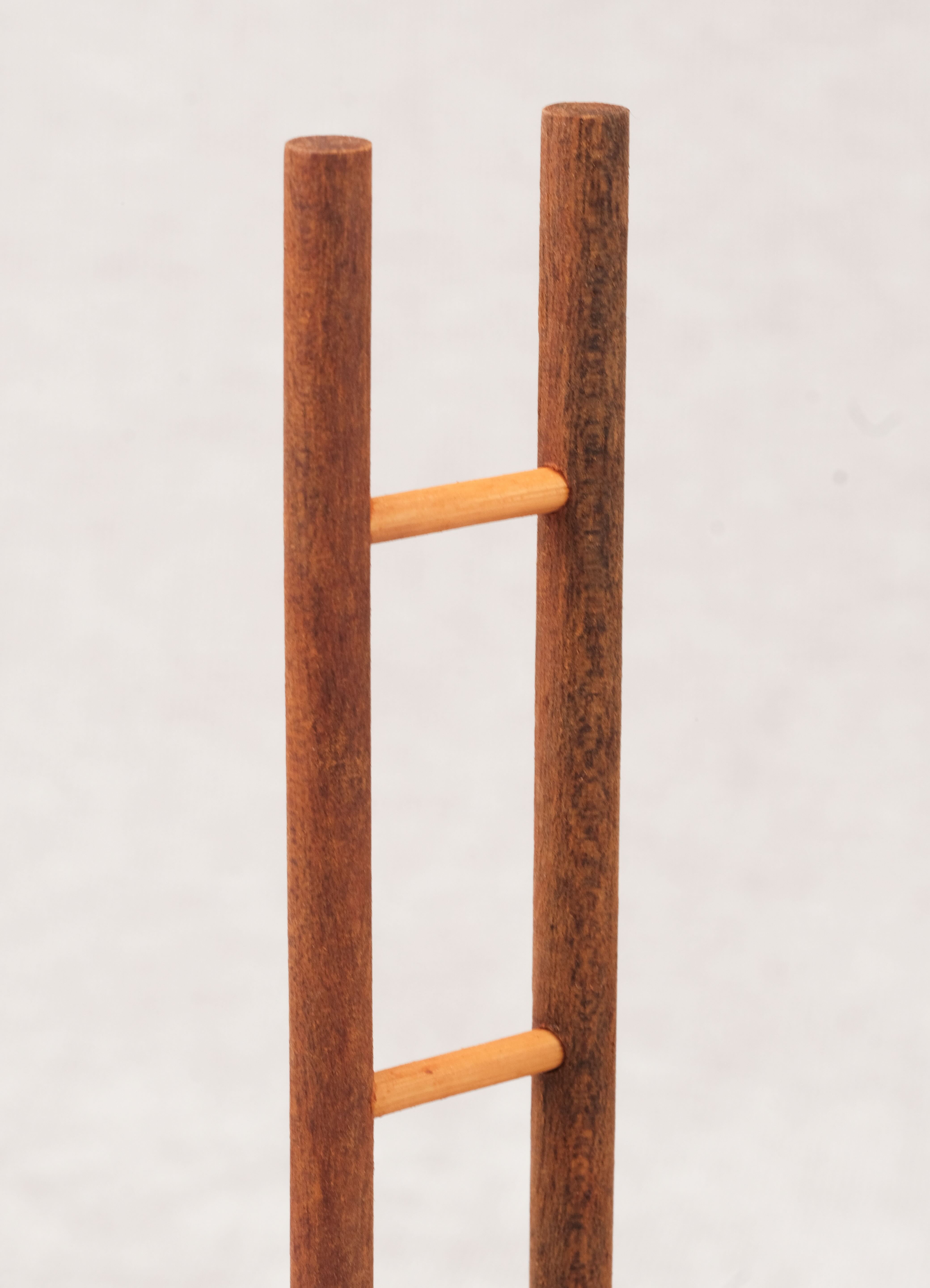 Détail des poteaux de rugby en bois du jeu Transformation