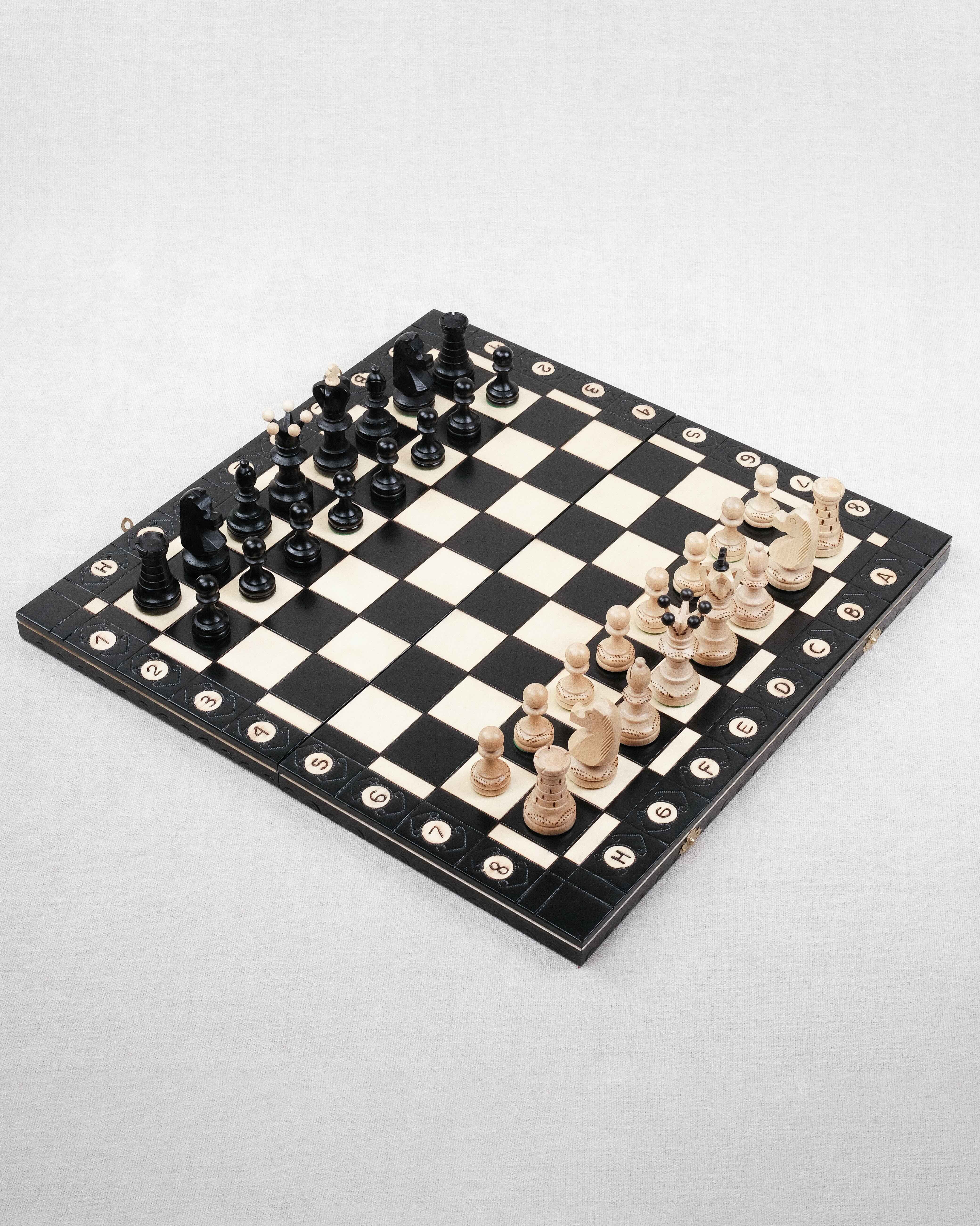 Jeu d’échecs XL en bois noir – Plateau ouvert avec pièces blanches et noires