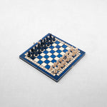 Jeu d’échecs en bois bleu format M avec pièces installées