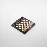 Jeu d’échecs S magnétique marron en bois, plateau ouvert avec pièces